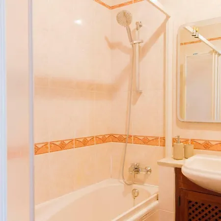 Sunny Oceanview Da Rocha Apartment